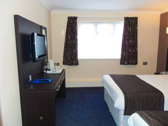 cheap gatwick hotel and parking deals